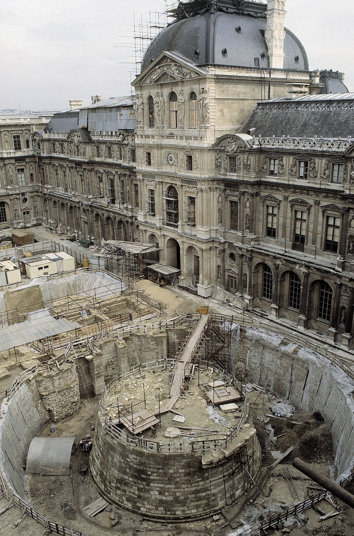Le chantier du Grand Louvre (Paris, France).