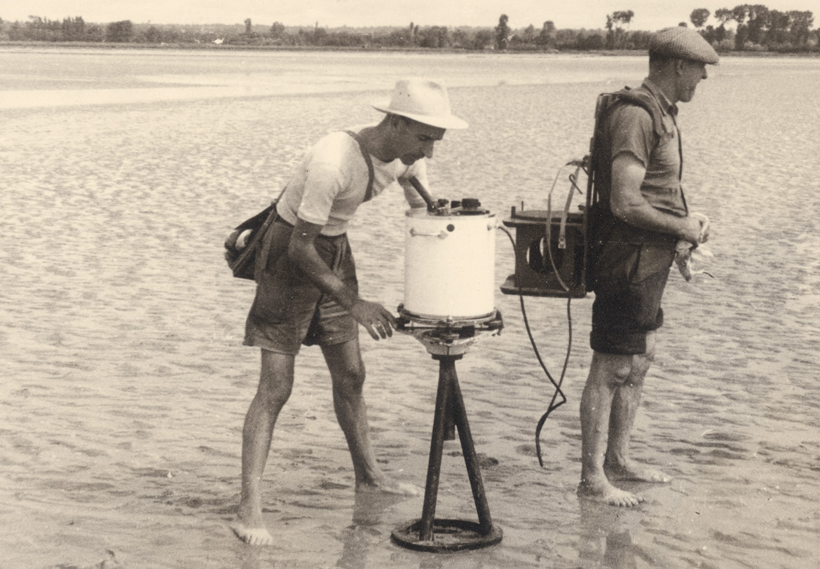 Levé de la carte gravimétrique de la France sur le littoral Languedoc-Roussillon au début des années 50 (Sète, France 1953).