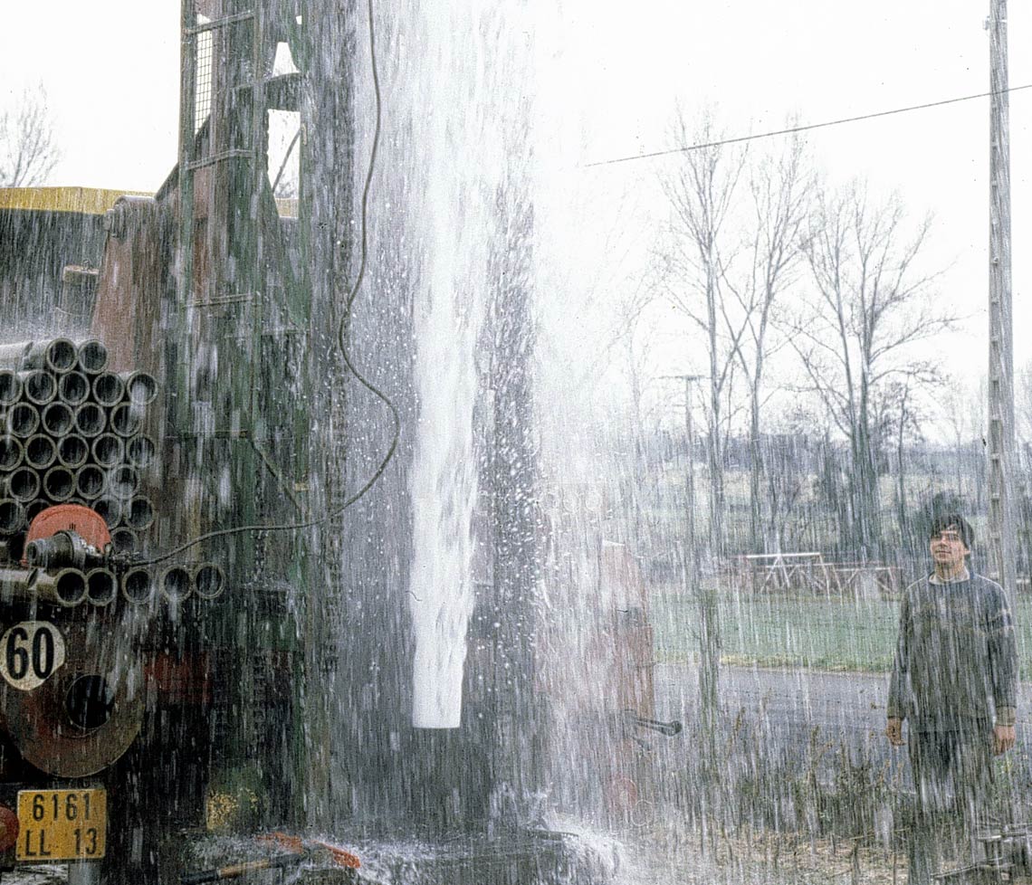 Forage d'eau à Saint-Galmier (Loire,1990). © BRGM.