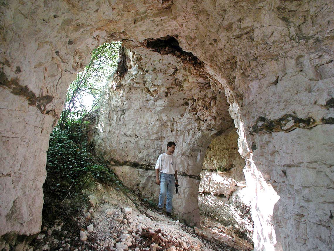 Inspection d'une ancienne carrière souterraine près d'Arras, en 2000.