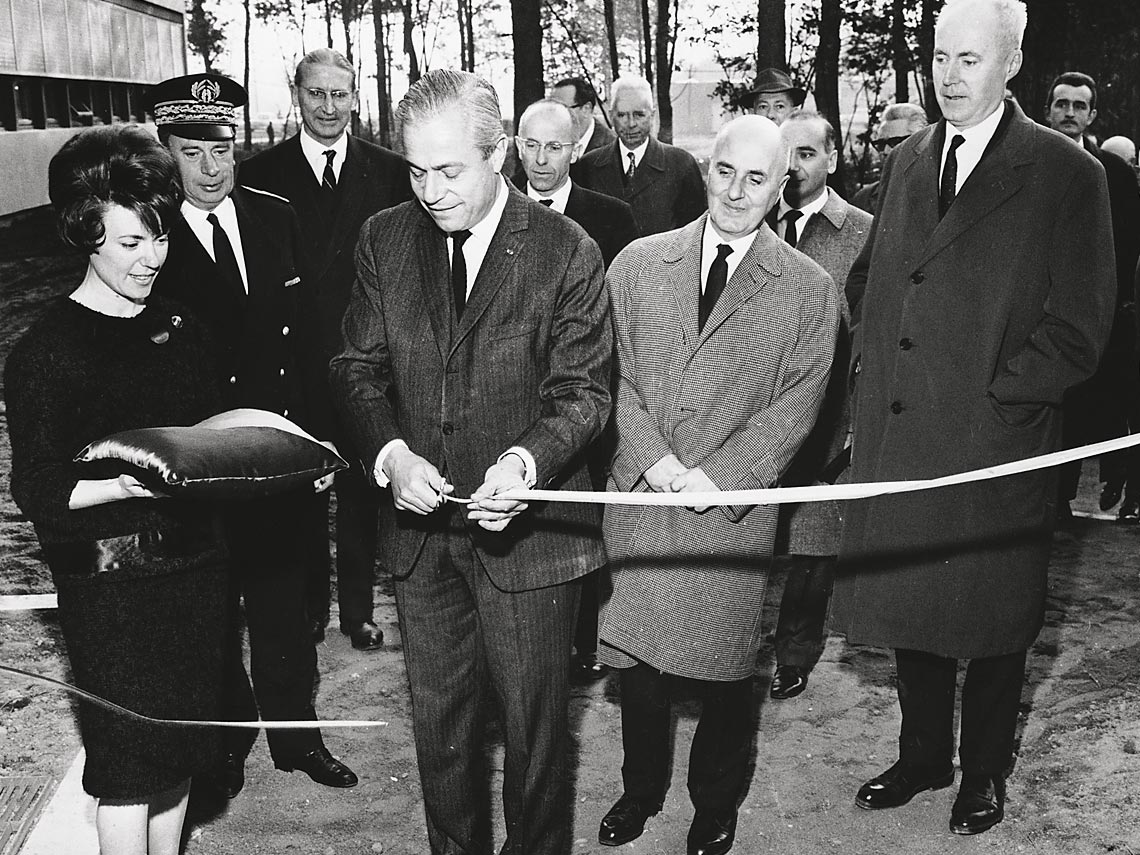 Inauguration du centre scientifique par M. Michel Maurice-Bokanowski ministre de l'Industrie, à Orléans - La Source en 1965.