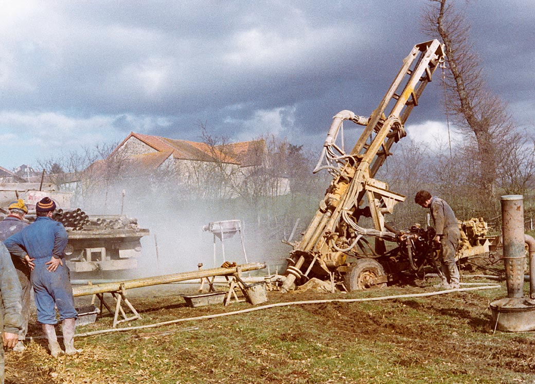 Sondage sur un indice de fluorine, Morvan, vers 1980. © BRGM