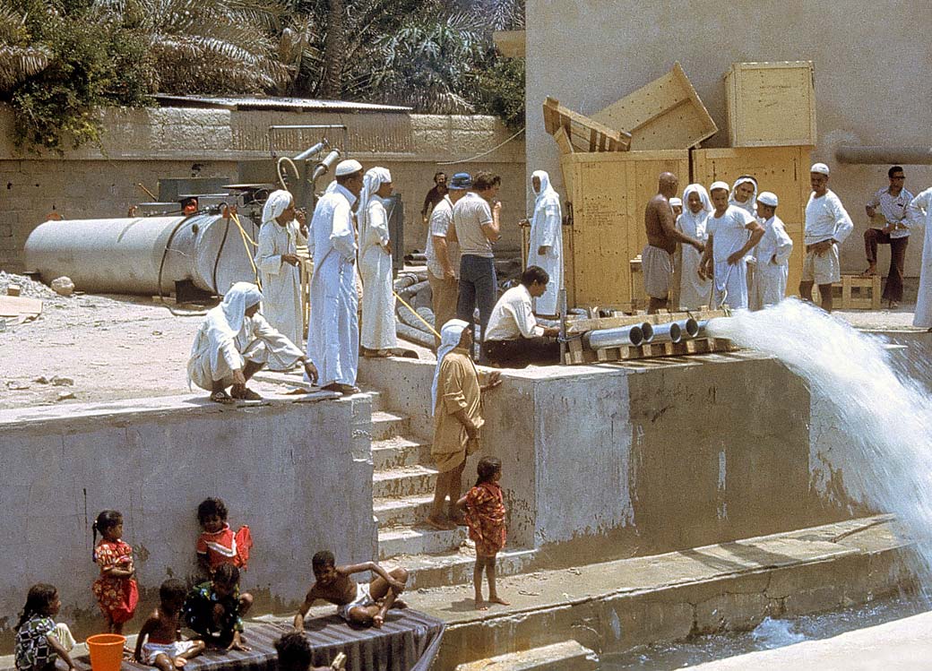Le projet d'alimentation en eau de Wasia : réalisation d'essais de débit (Wasia, Arabie Saoudite, 1990).