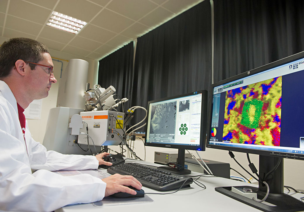 Un exemple de plateforme technologique : plateforme MEB-RAMAN, laboratoires du BRGM (Orléans).