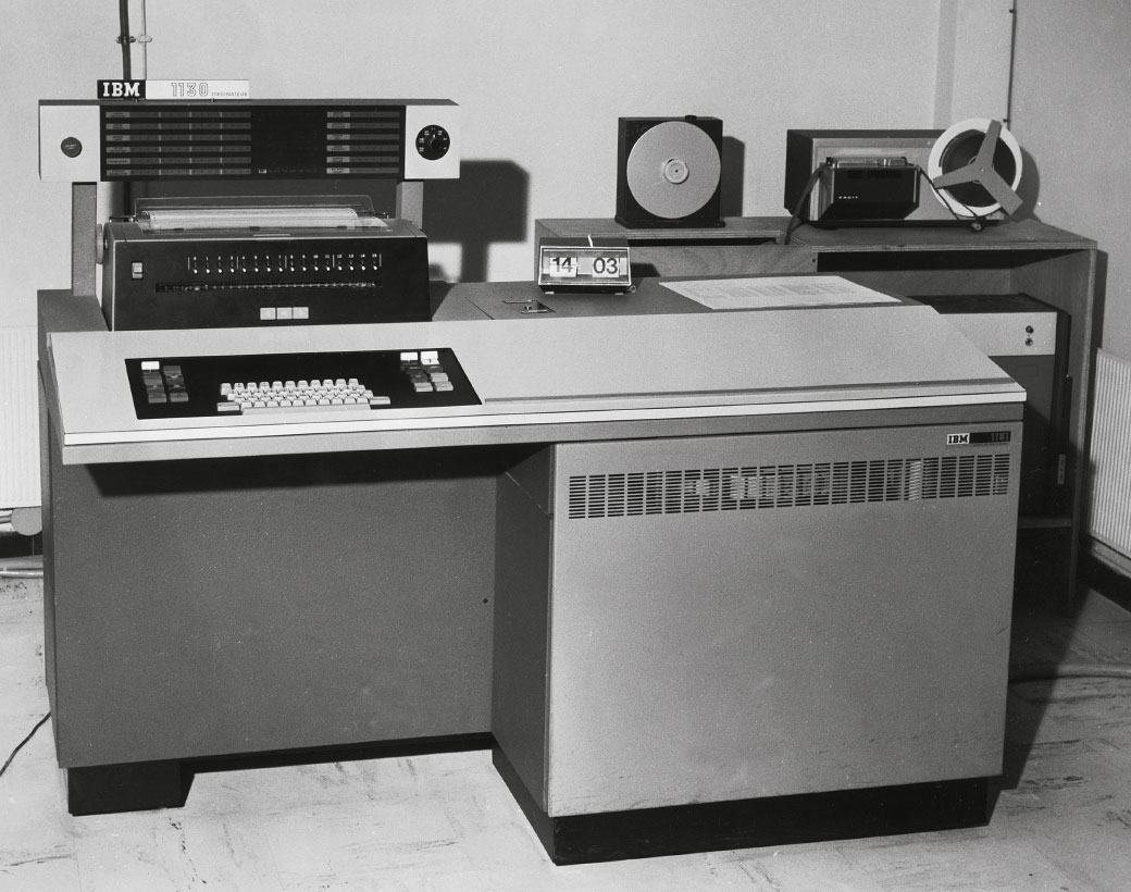 L’ordinateur IBM 1130 et son unité de traitement.